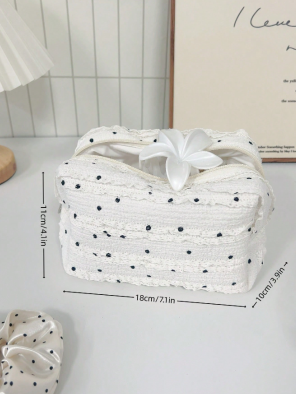 Bolsa de Maquillaje con Diseño de Lunares y Encaje