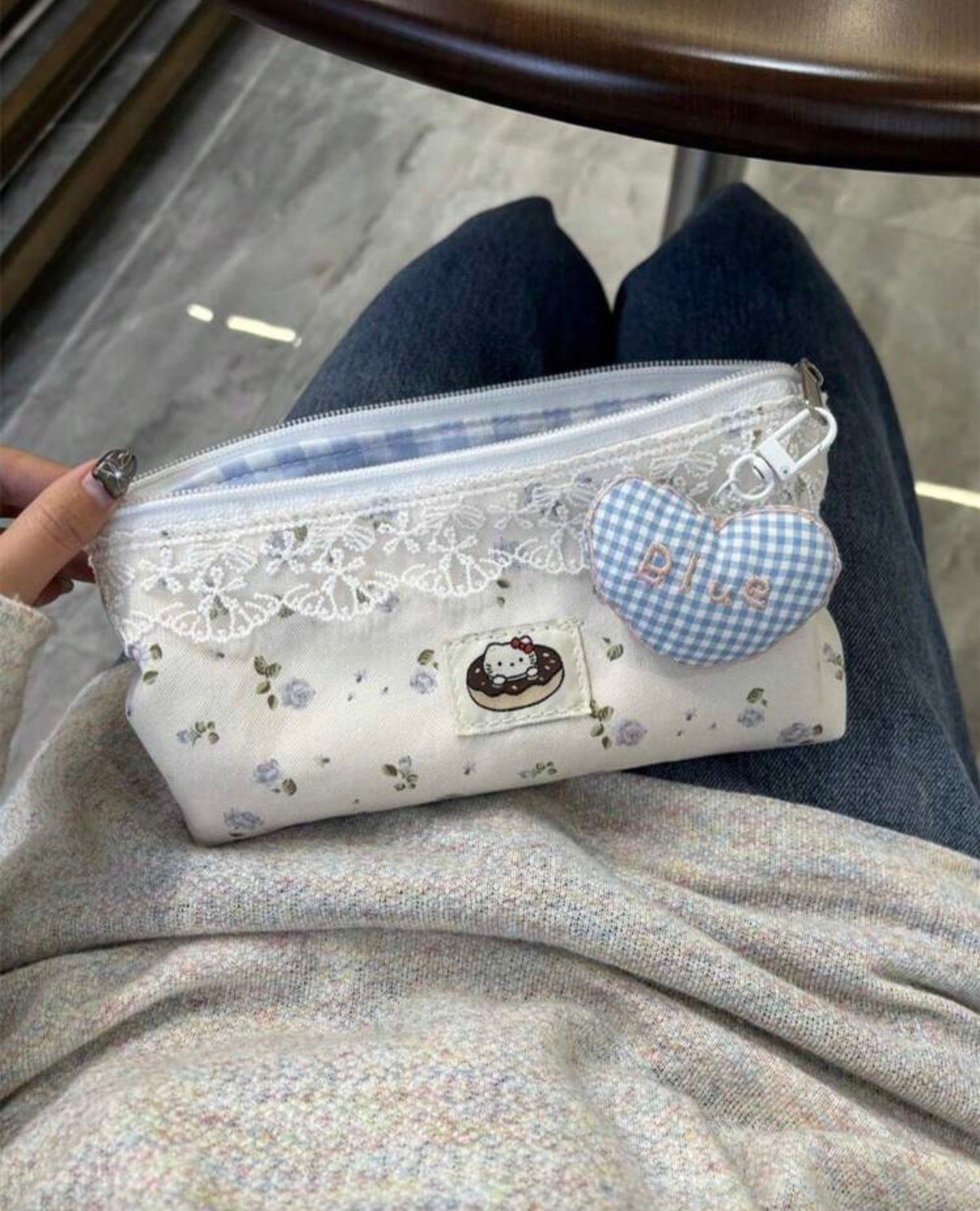 Estuche Hello Kitty + set de bolígrafos Hello Kitty