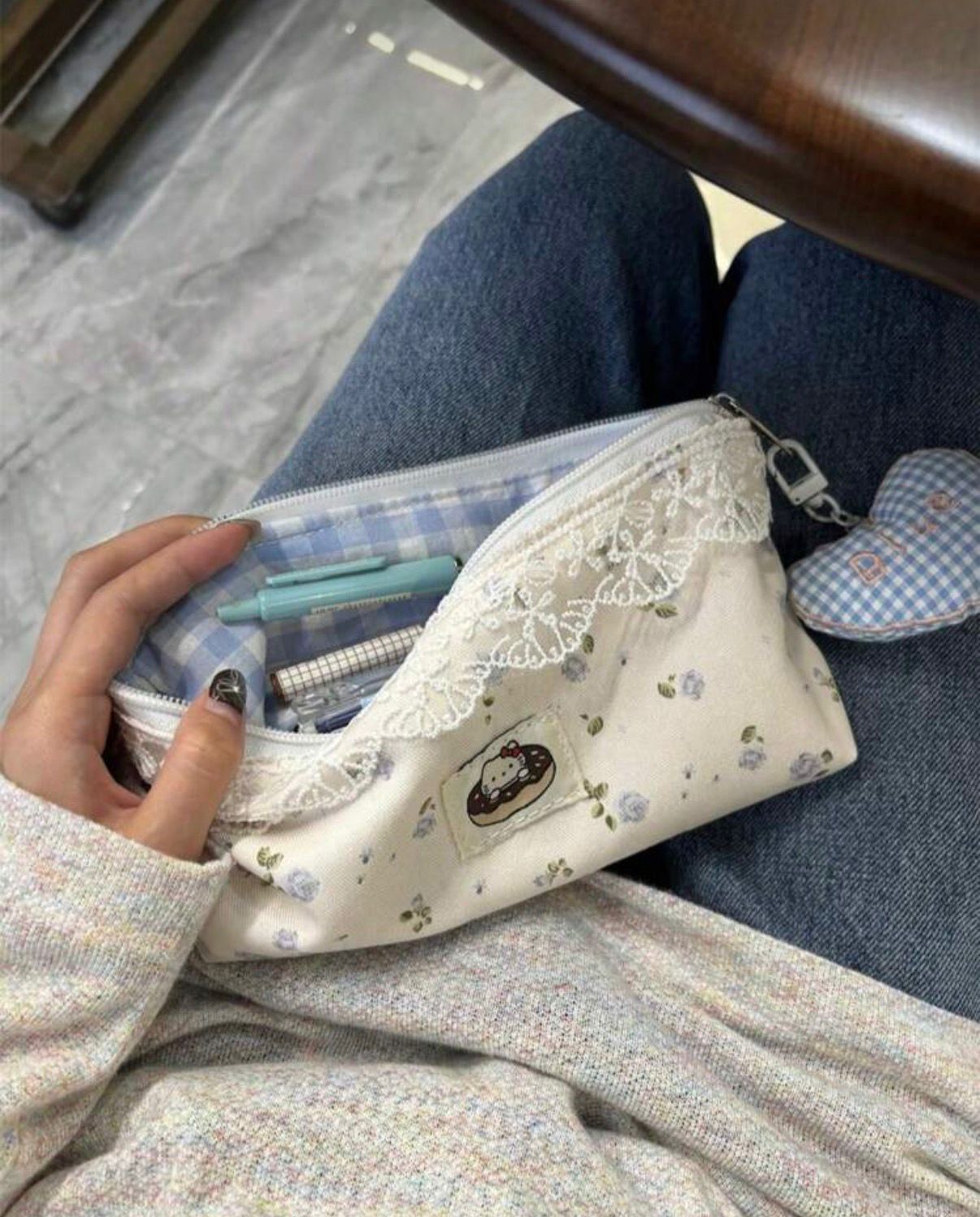 Estuche Hello Kitty + set de bolígrafos Hello Kitty