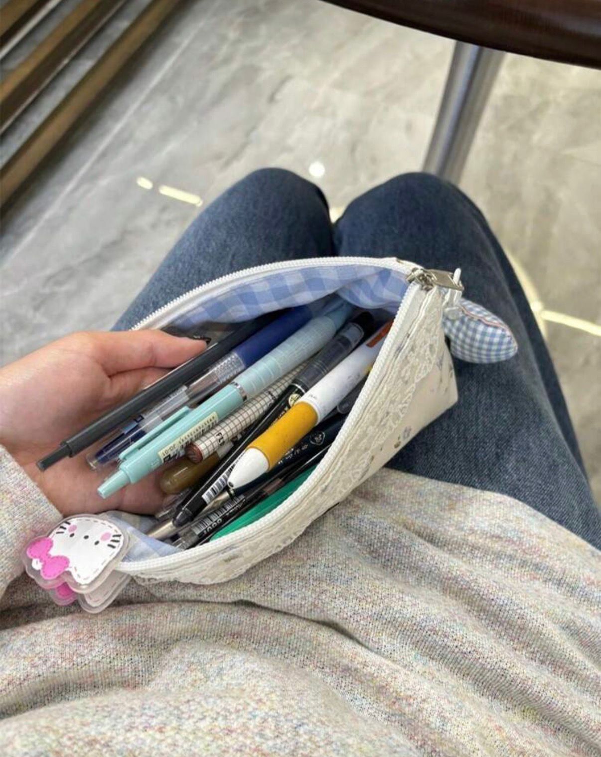 Estuche Hello Kitty + set de bolígrafos Hello Kitty