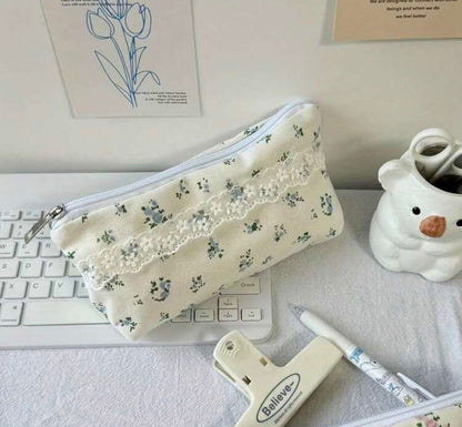 Estuche con diseño de encaje