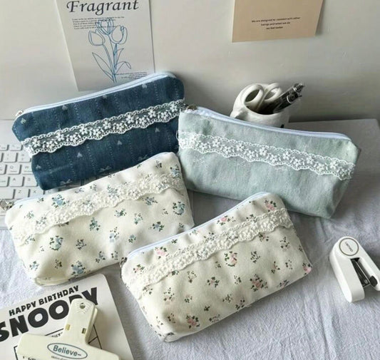 Estuche con diseño de encaje