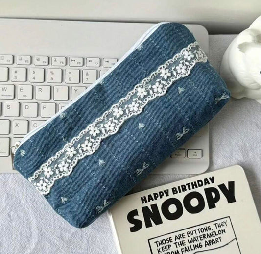 Estuche con diseño de encaje