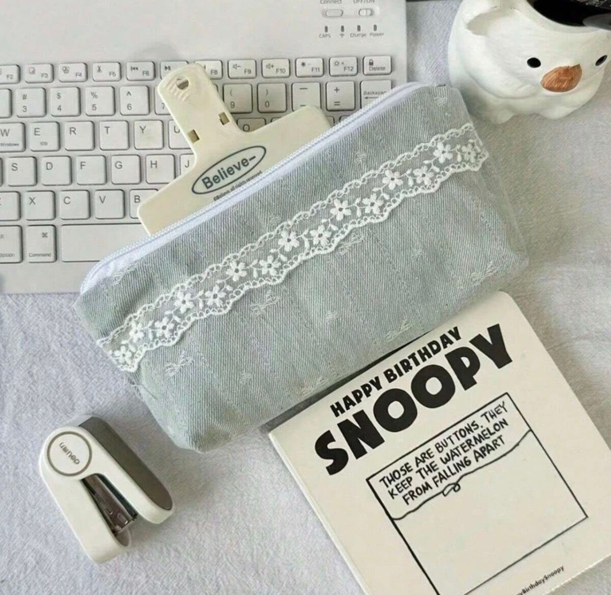 Estuche con diseño de encaje