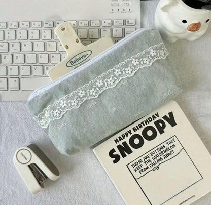 Estuche con diseño de encaje