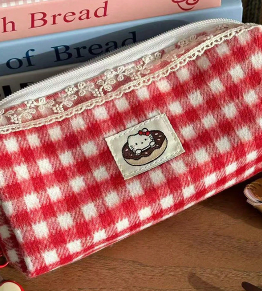 Estuche para Lápices – Diseño de Gatito Kitty a Cuadros Rojos