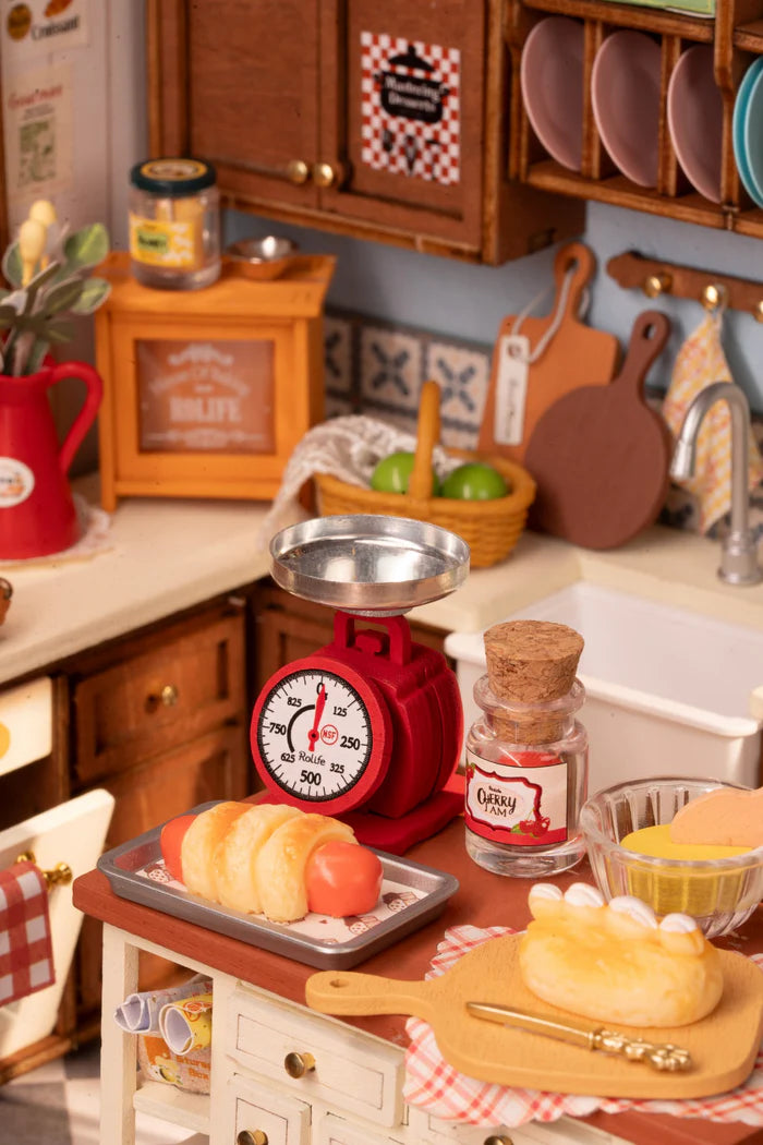 Robotime – Baking Kitchen (Miniatura DIY Original)